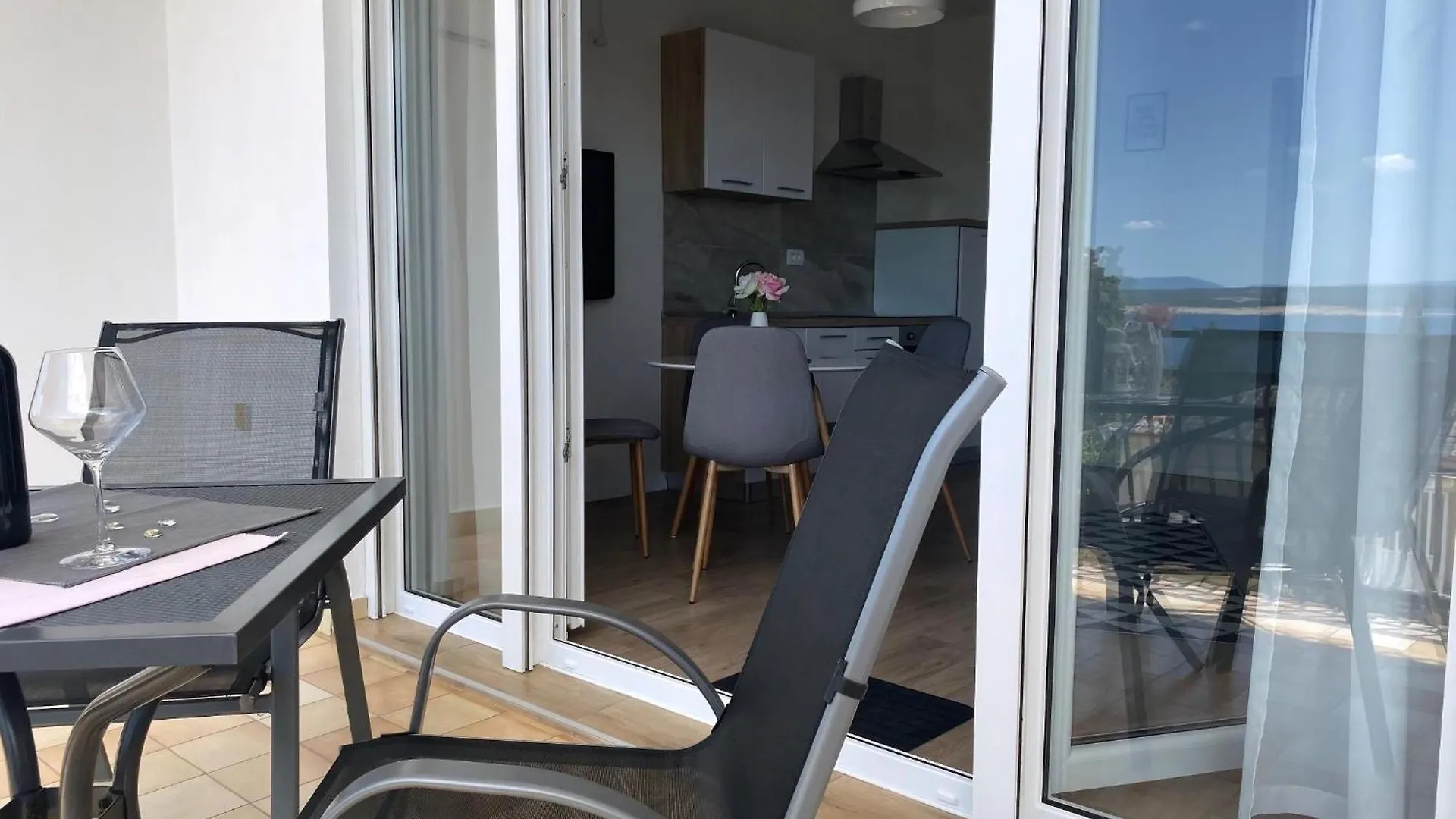 Geschmackvolle Ferienwohnung Mit Grill Und Balkon Dramalj
